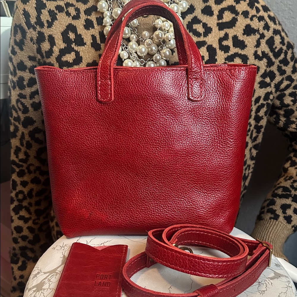 PLG mini chili 🌶️ crossbody bag with zipper and card holder - Picture 7 of 12